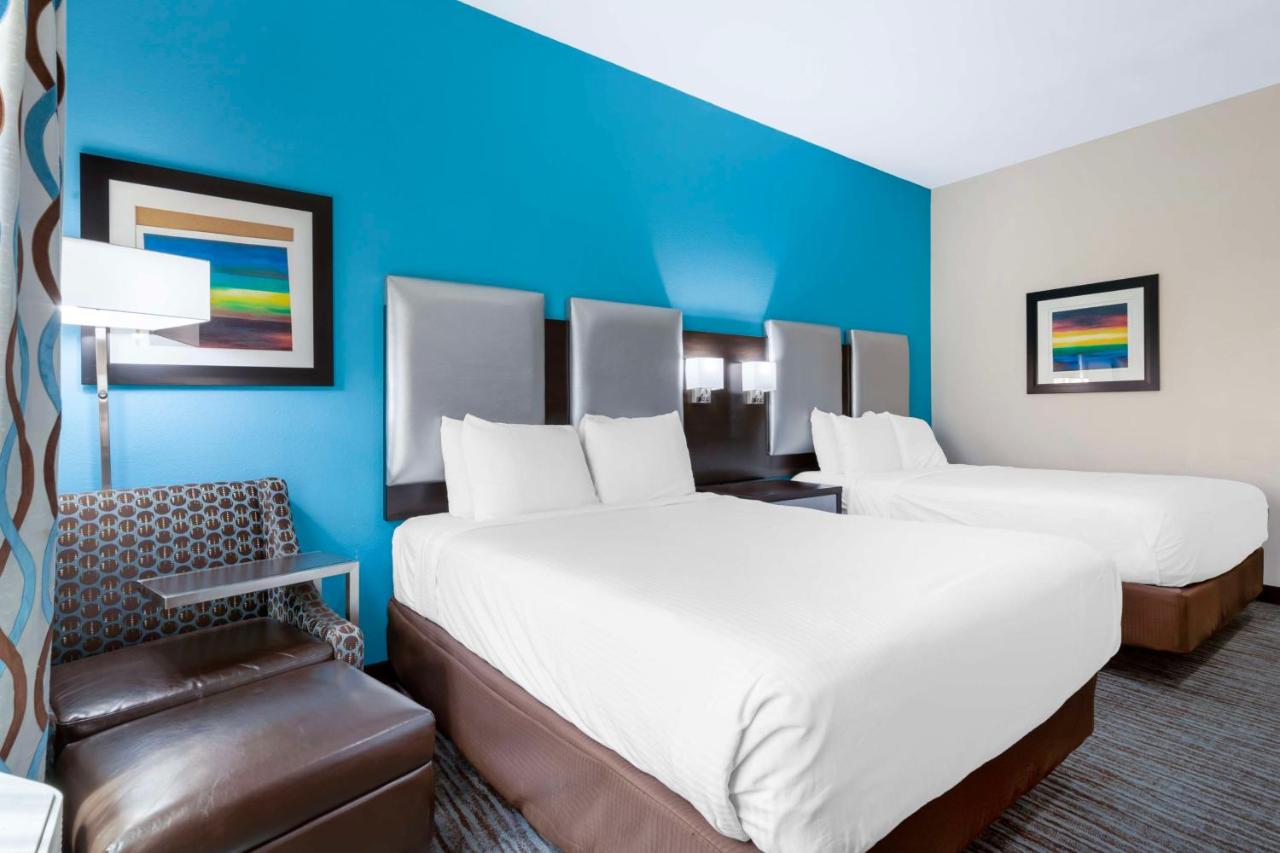 Quadruple Room with Bathtub - Disability Access/Non-Smoking at Best Western Plus Pleasanton Hotel