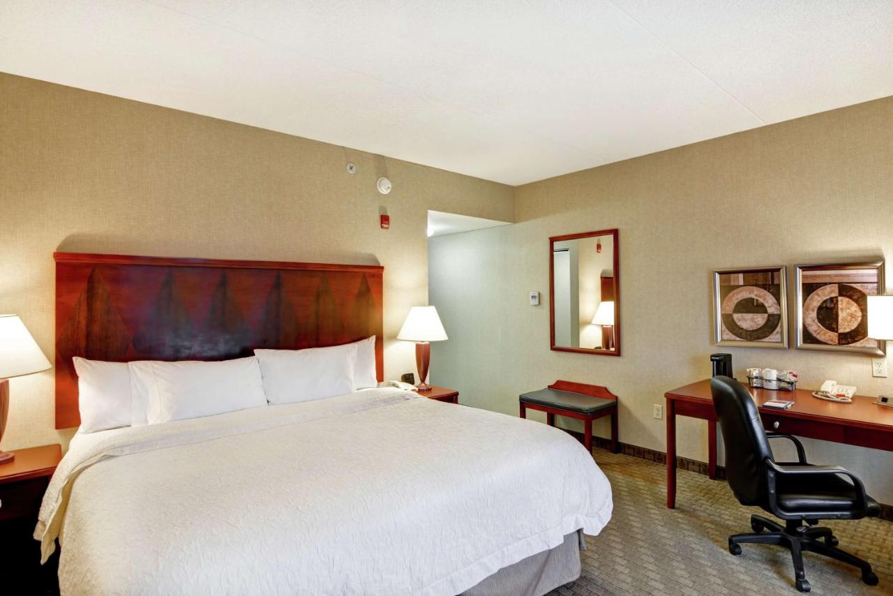 King Room - Non-Smoking at Hampton Inn Lewisburg