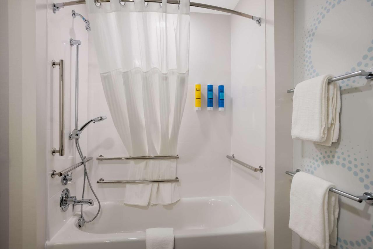 King Room with Bath Tub - Mobility/Hearing Accessible at Tru By Hilton Traverse City