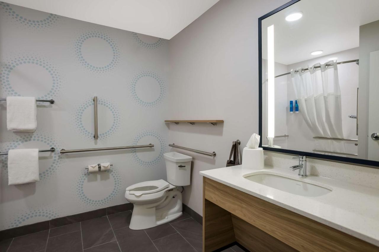 King Room with Bath Tub - Mobility/Hearing Accessible at Tru By Hilton Traverse City