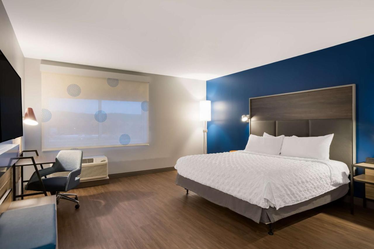 King Room with Bath Tub - Mobility/Hearing Accessible at Tru By Hilton Traverse City