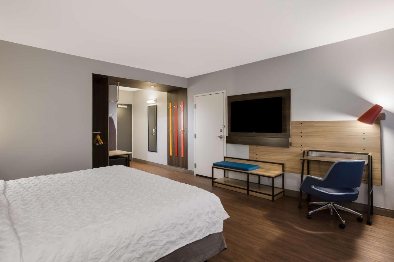 King Room with Bath Tub - Mobility/Hearing Accessible at Tru By Hilton Traverse City