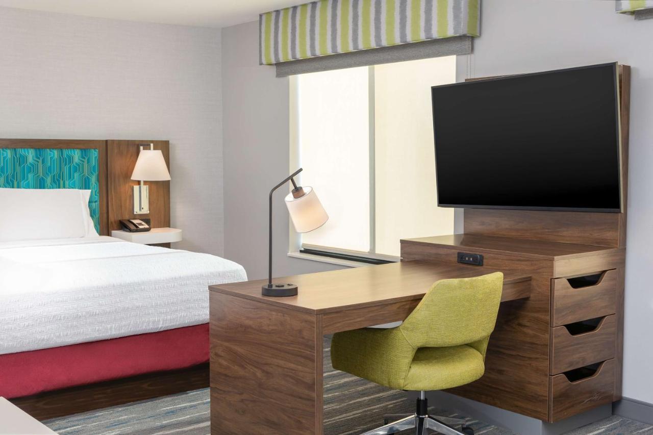 King Studio with Sofa Bed - Hearing Accessible at Hampton Inn & Suites Santa Rosa Sonoma Wine Country