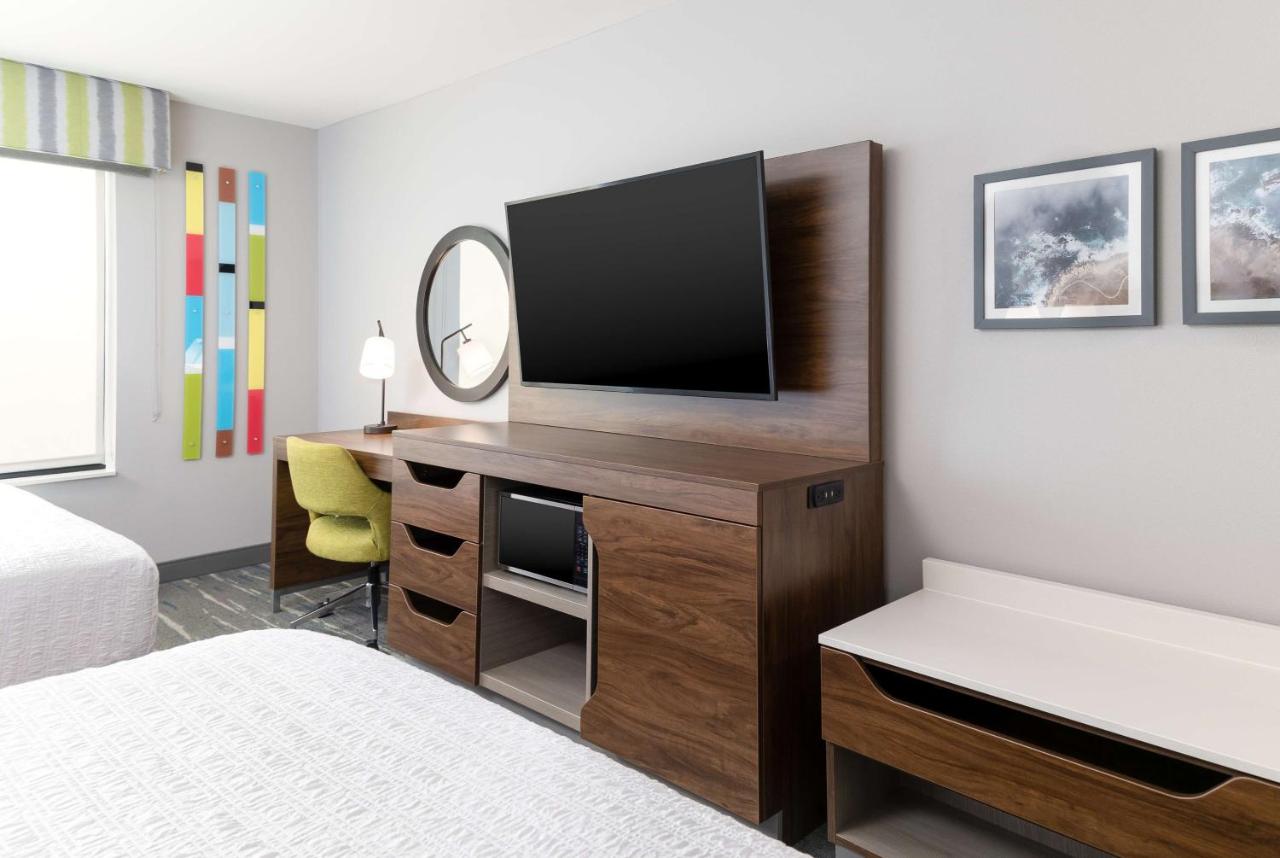 Queen Room with Two Queen Beds and Bath Tub - Mobility Accessible at Hampton Inn & Suites Santa Rosa Sonoma Wine Country