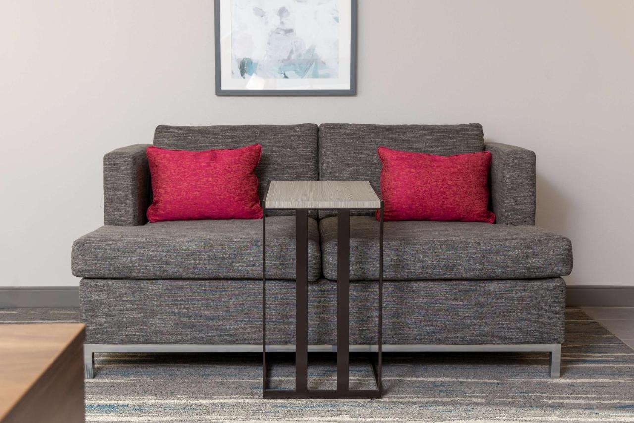 King Studio with Sofa Bed - Hearing Accessible at Hampton Inn & Suites Santa Rosa Sonoma Wine Country