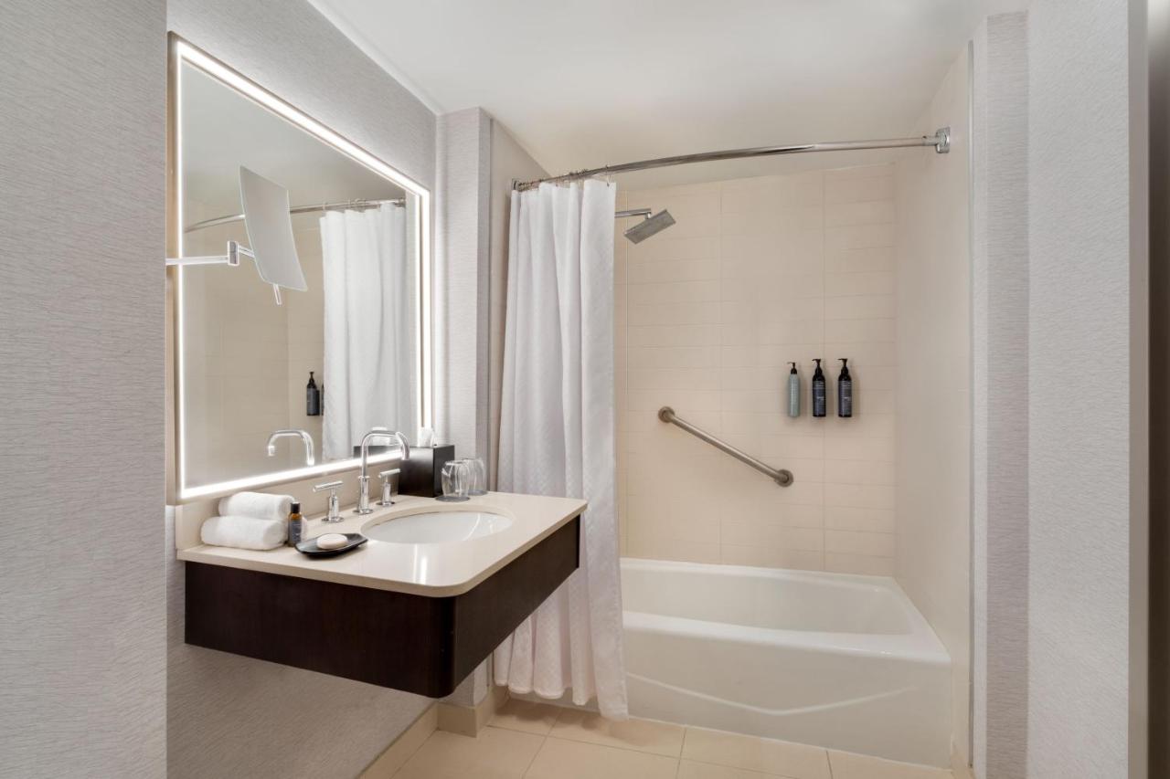 Traditional, Guest room, 1 King at The Westin Atlanta Perimeter North