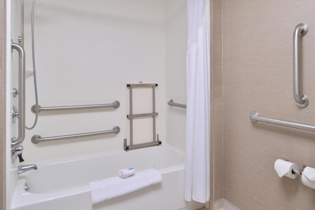 | Holiday Inn Express Canandaigua, an IHG Hotel