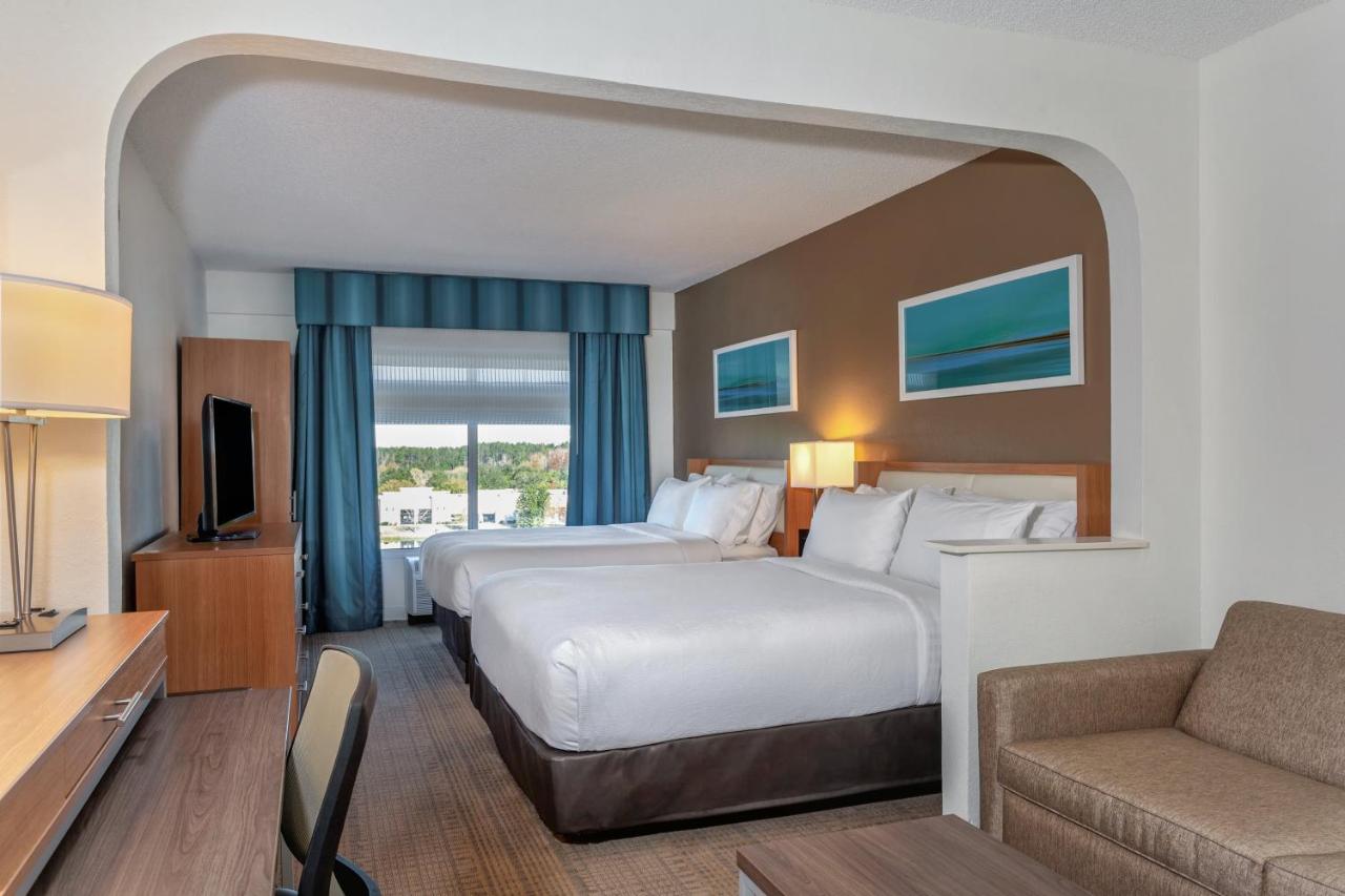 Queen Room with Two Beds - Mobility Shower at Holiday Inn St. Augustine - World Golf by IHG