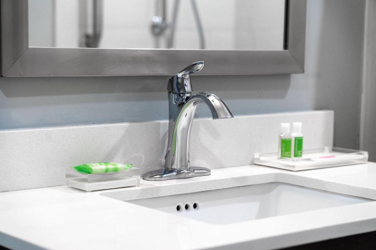 King Room - Mobility Access Tub at Holiday Inn St. Augustine - World Golf by IHG