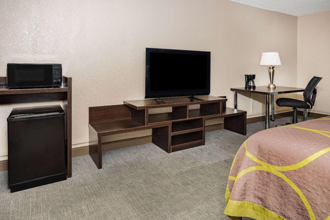 | Super 8 by Wyndham Mount Laurel