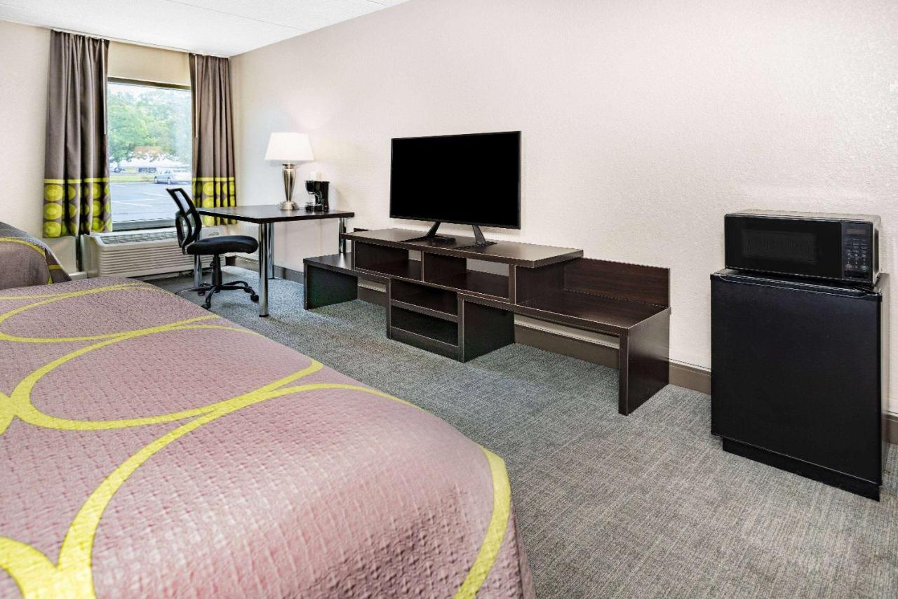 | Super 8 by Wyndham Mount Laurel