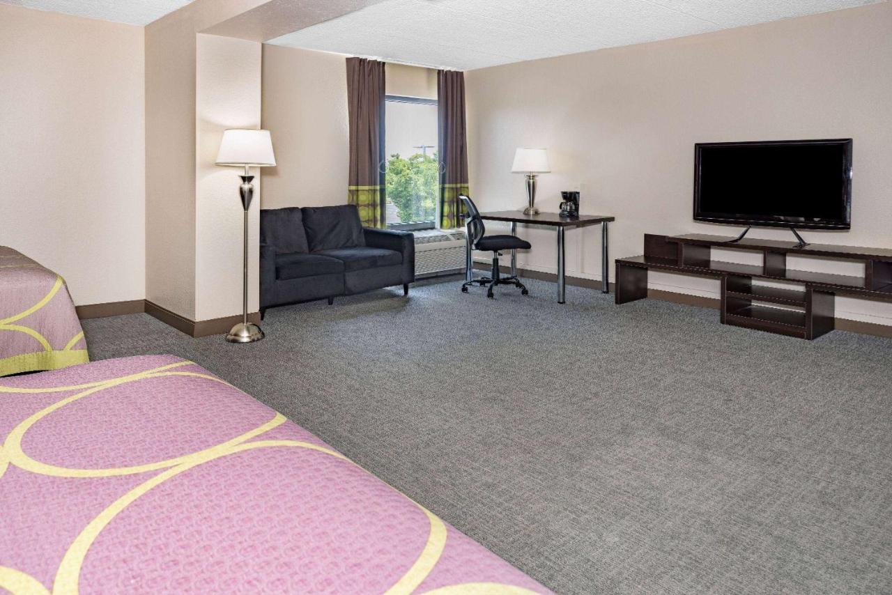 | Super 8 by Wyndham Mount Laurel
