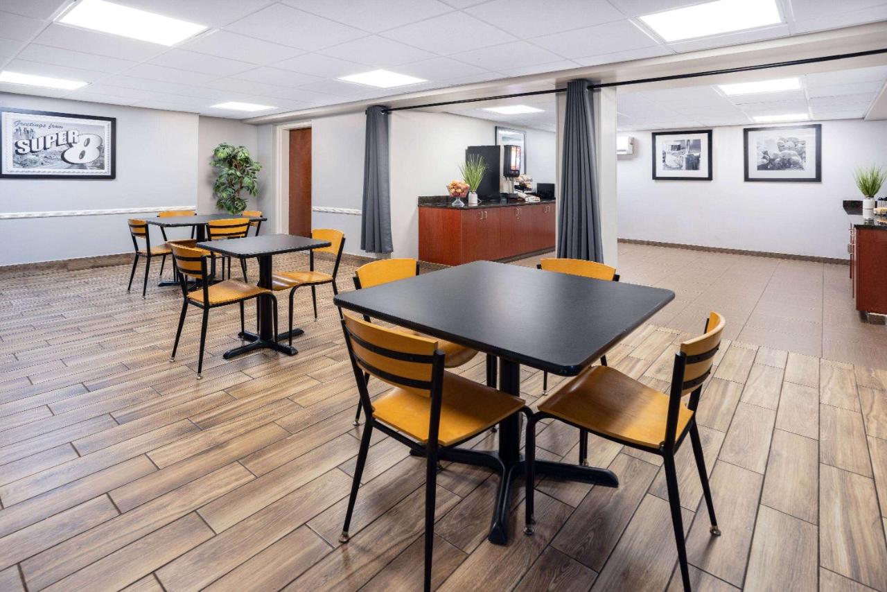 | Super 8 by Wyndham Mount Laurel