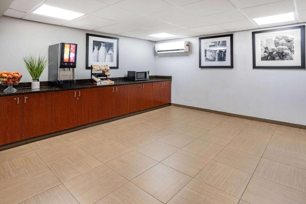 | Super 8 by Wyndham Mount Laurel