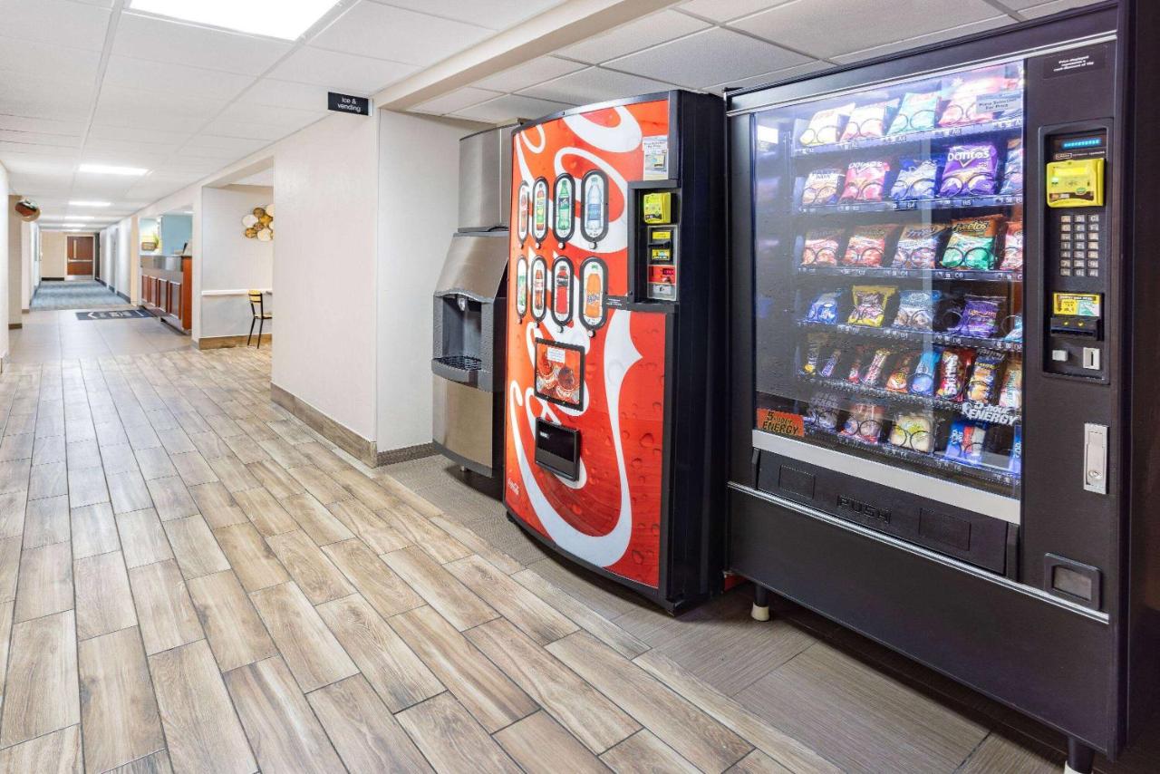 | Super 8 by Wyndham Mount Laurel
