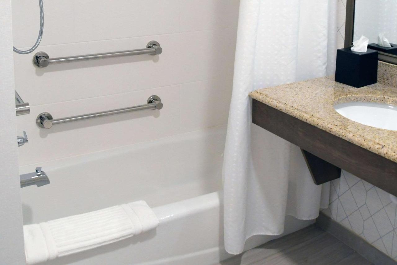 | Germantown Inn and Suites