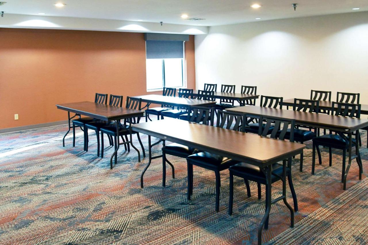 | Germantown Inn and Suites