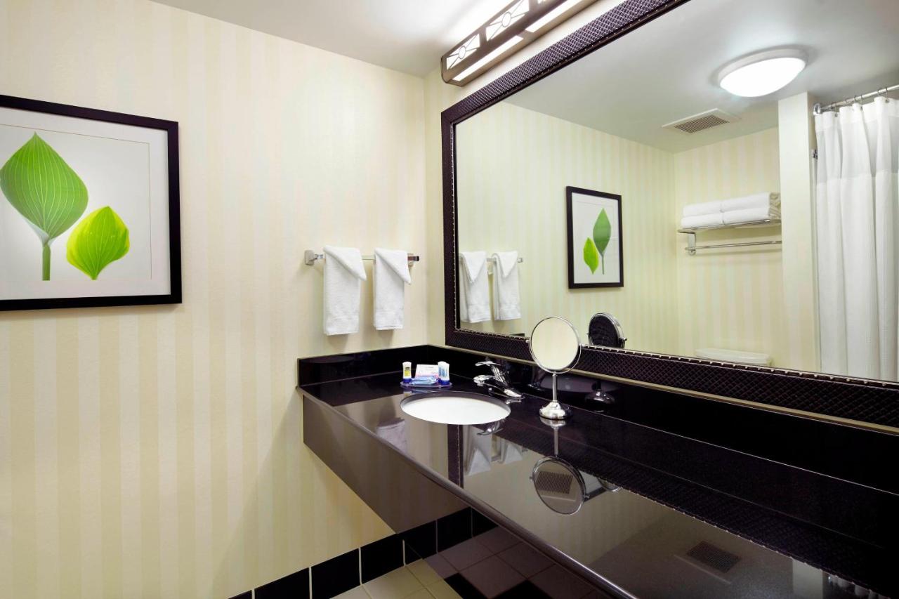 | Fairfield Inn & Suites Pittsburgh Neville Island