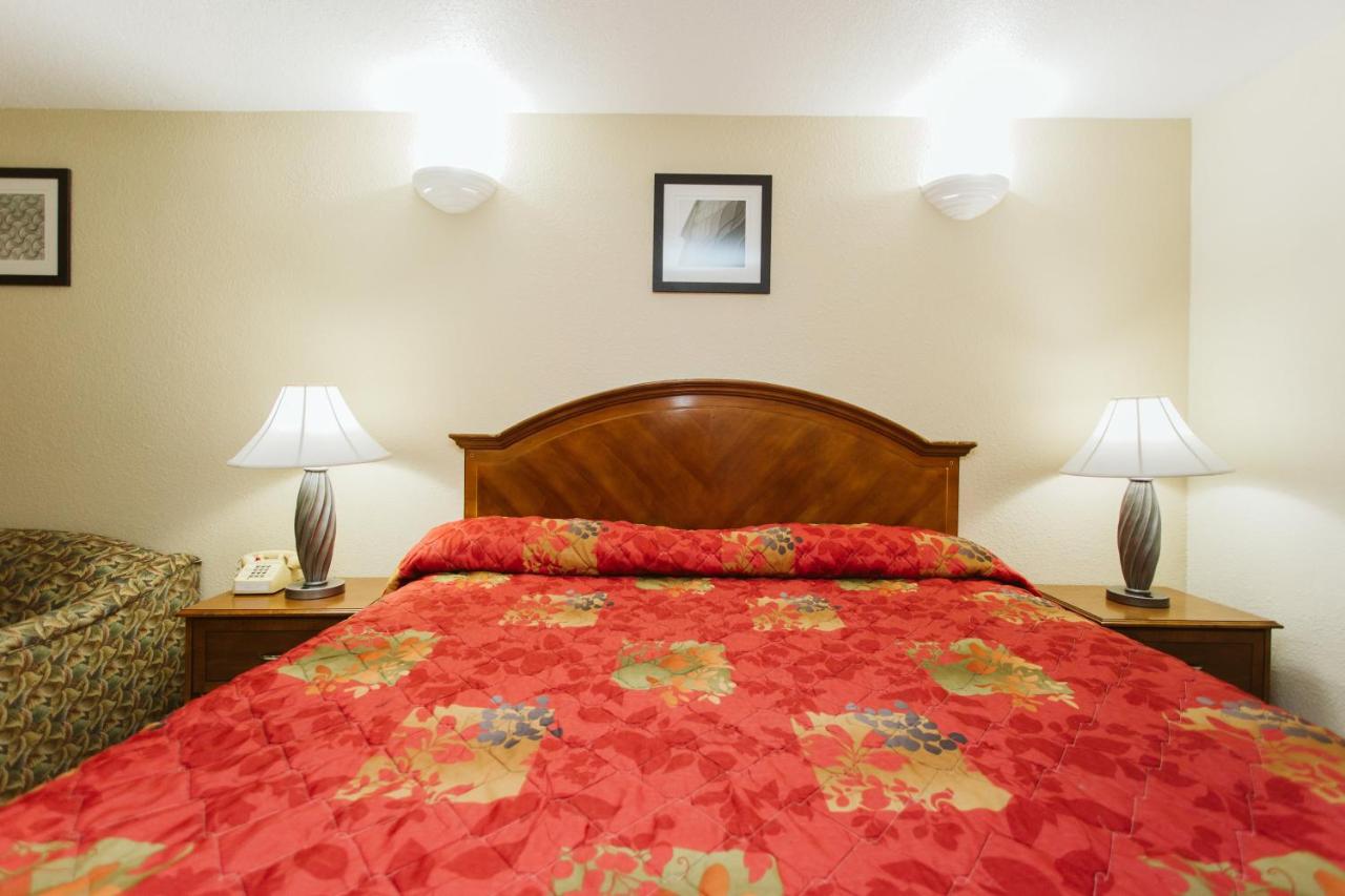 | Palace Inn North