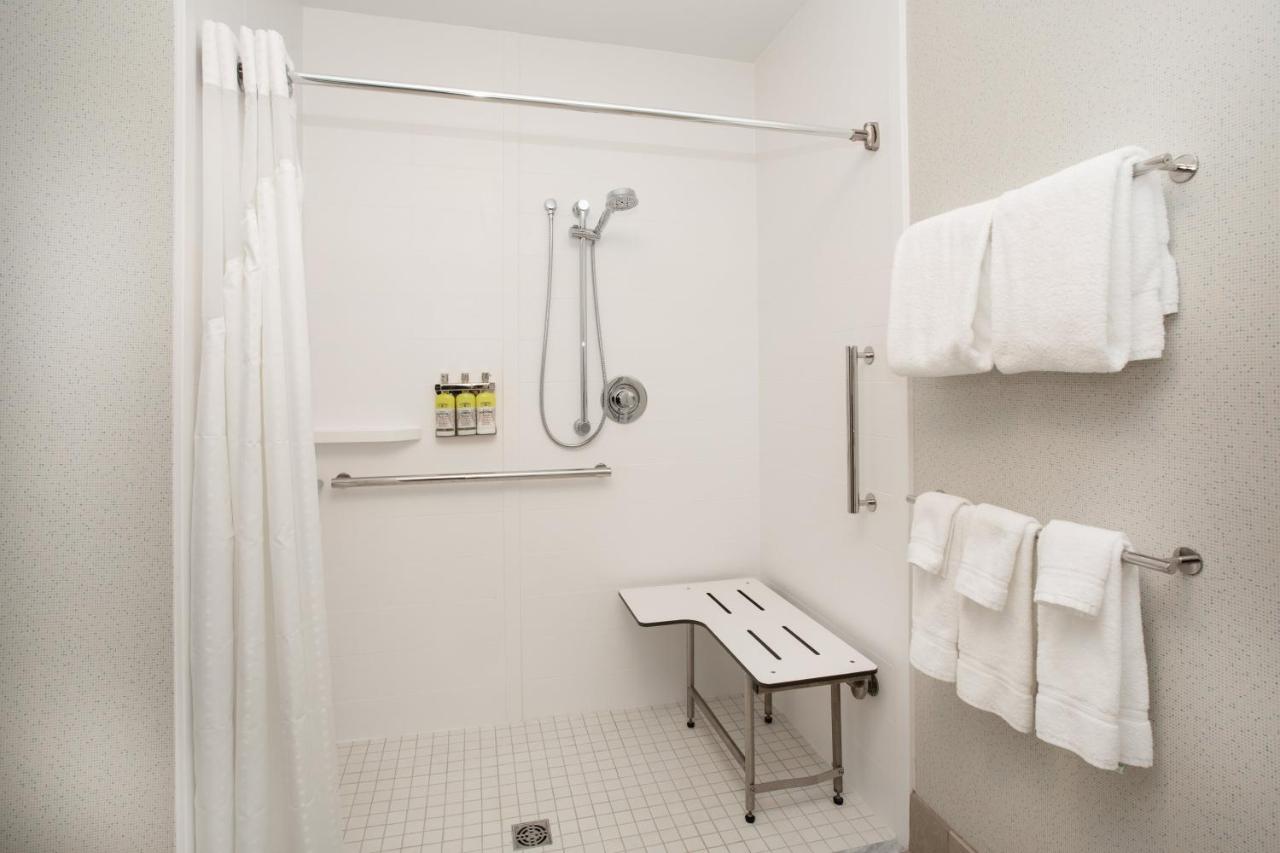 King Room - Mobility Access/Roll in Shower - Non-Smoking at Holiday Inn Express & Suites Ely by IHG