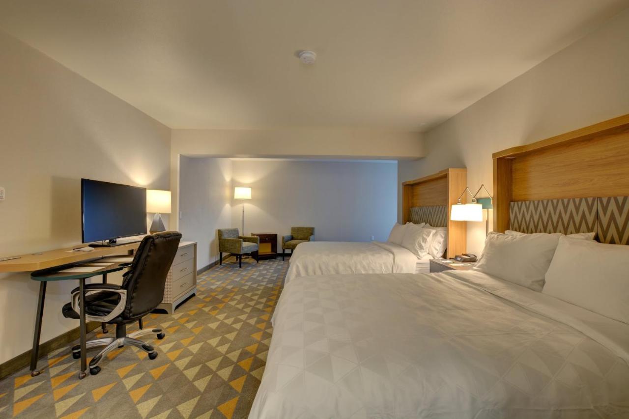 Queen Room with Two Queen Beds - Non-Smoking at Holiday Inn Salem, an IHG Hotel
