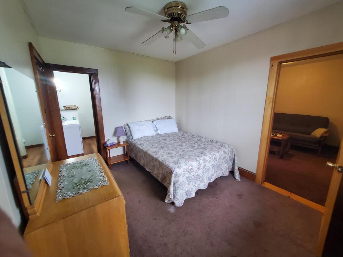| Lakewood Lodge & Restaurant