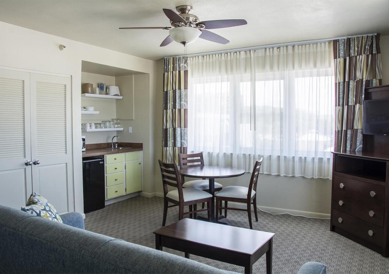  | Palm Pavilion Inn