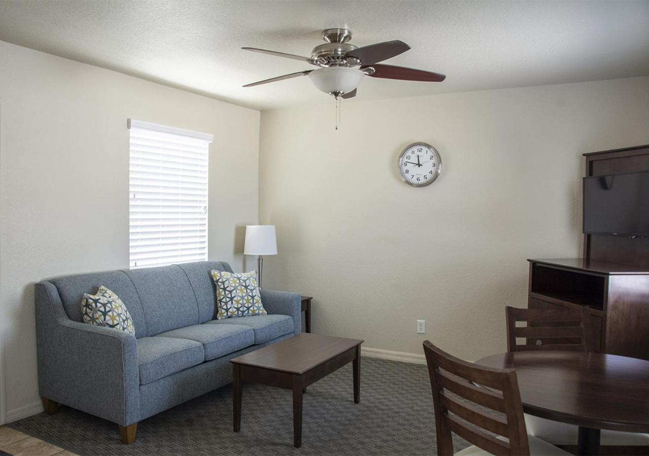  | Palm Pavilion Inn