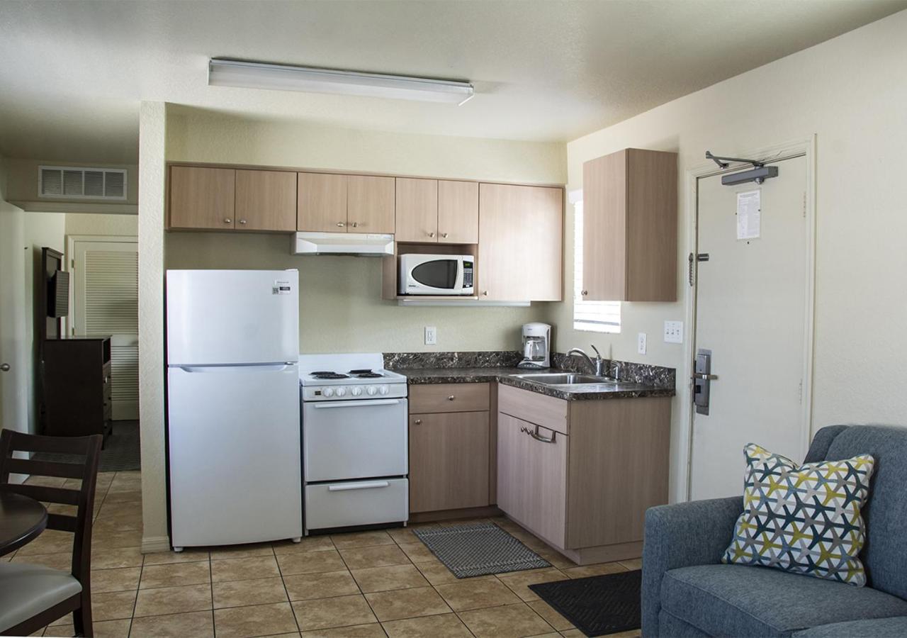  | Palm Pavilion Inn