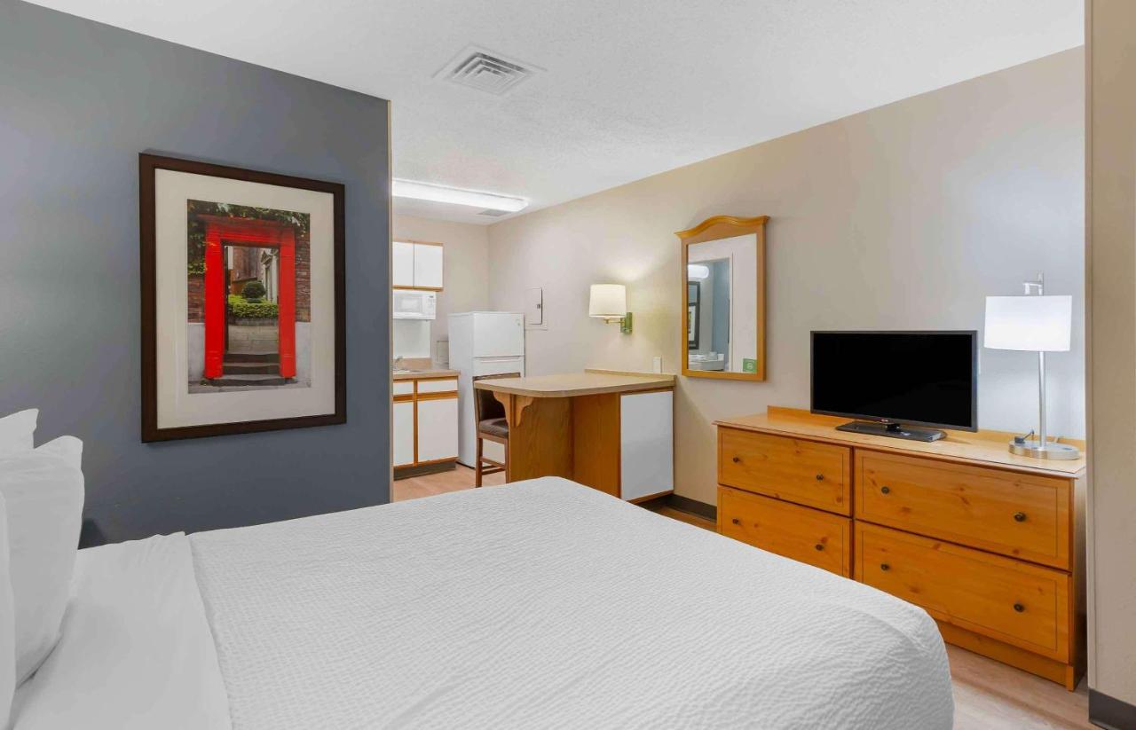 | Extended Stay America Suites - Richmond - West End - I-64