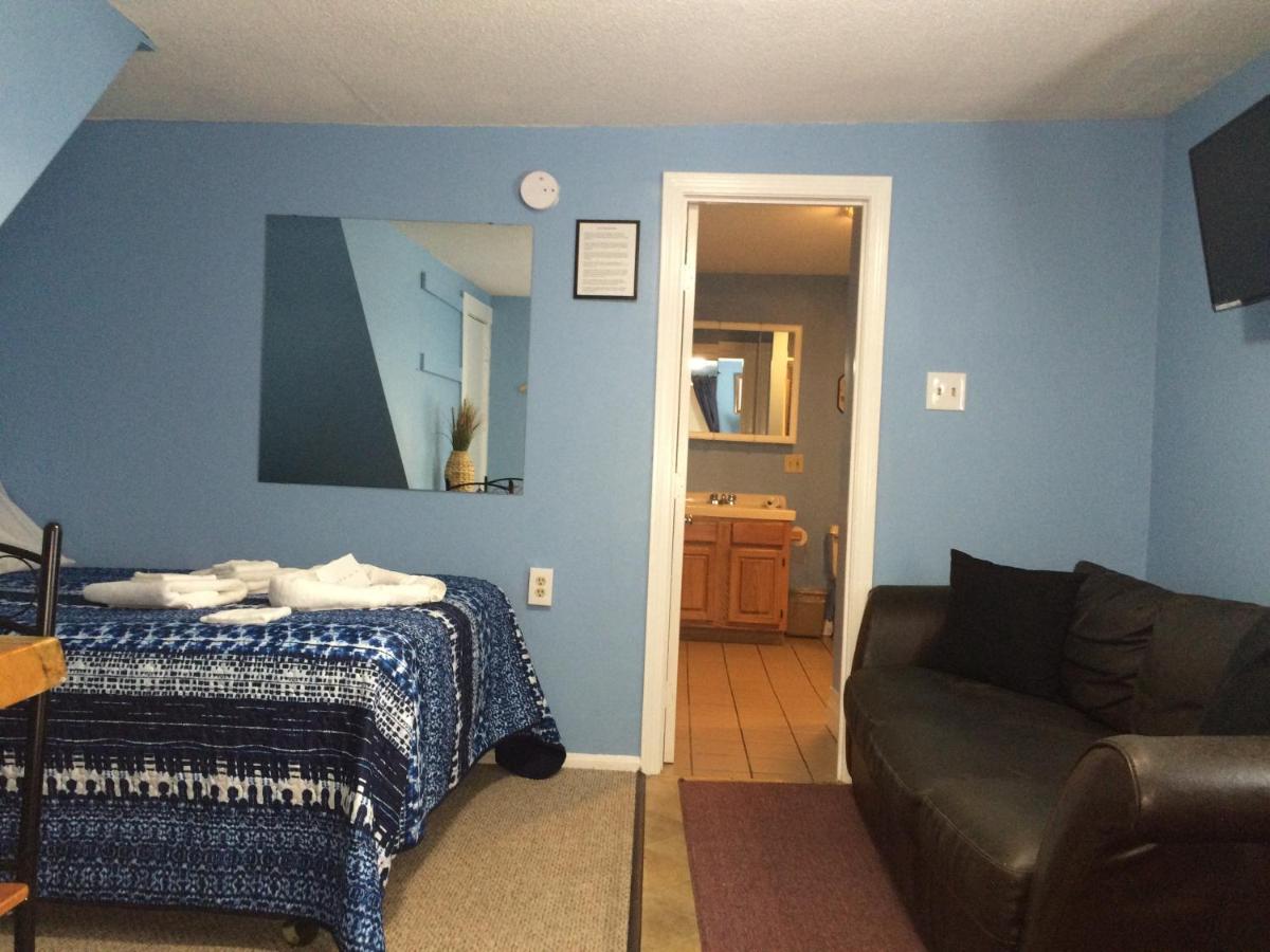 | The New Oceanic Inn