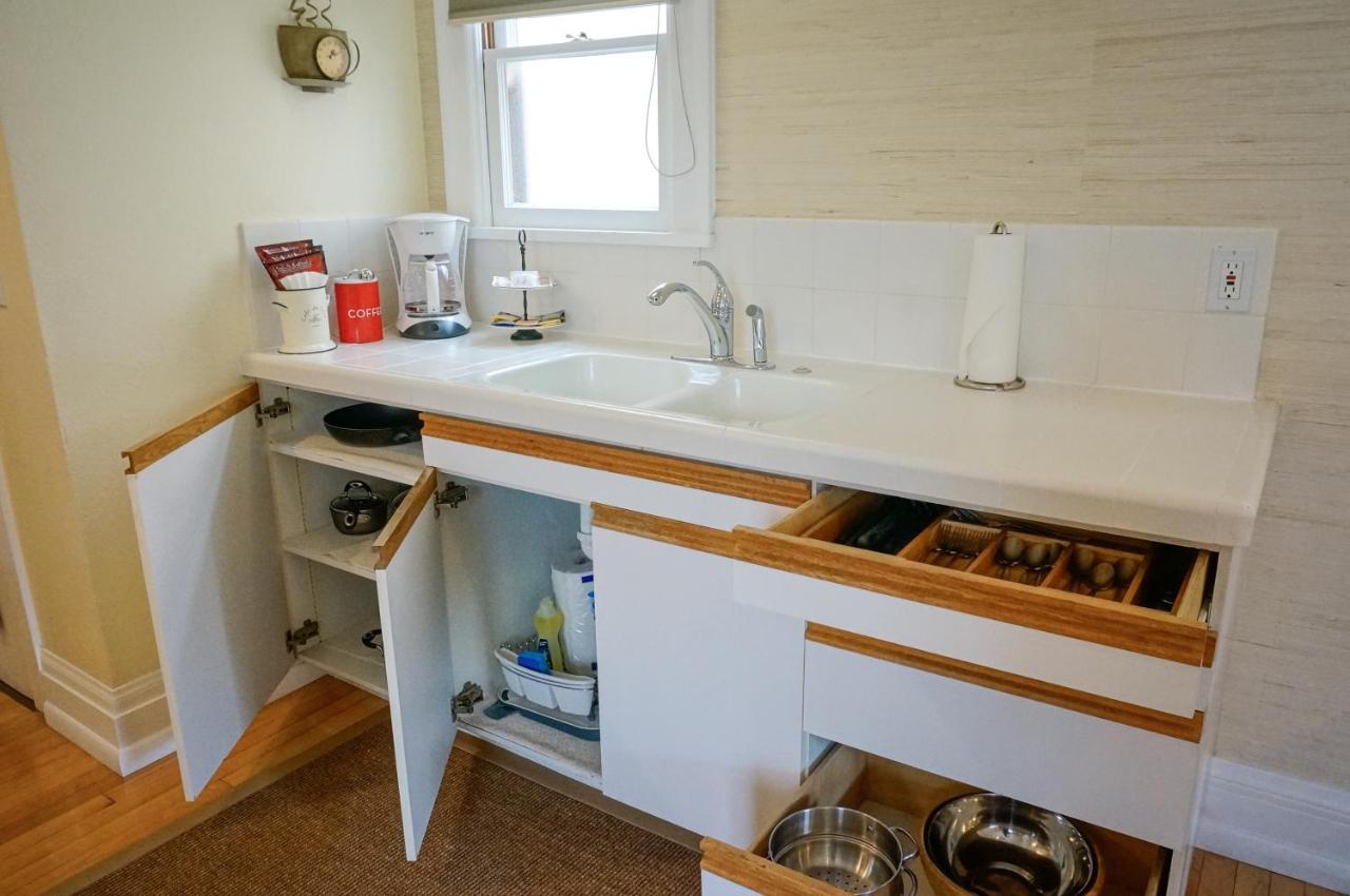 Deluxe King Studio with Kitchen - 118A at Harbor House Inn