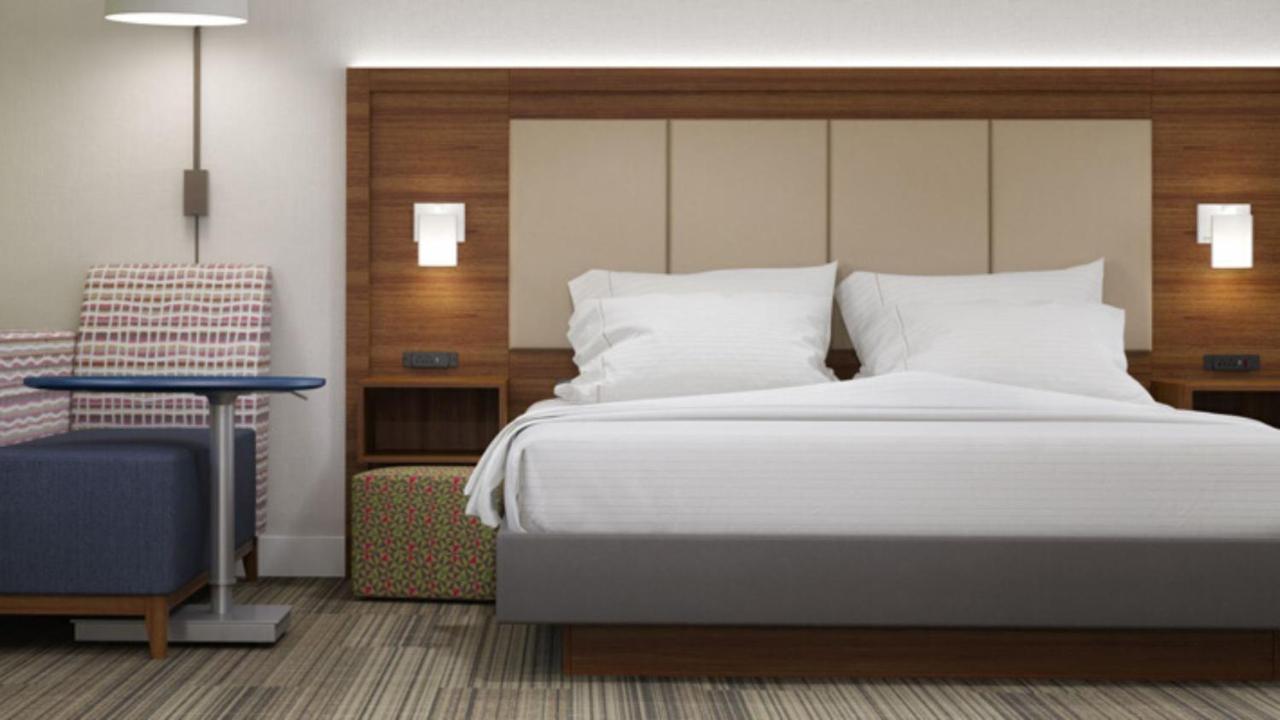 Deluxe King Room at Holiday Inn Express Hotel & Suites Atascadero by IHG