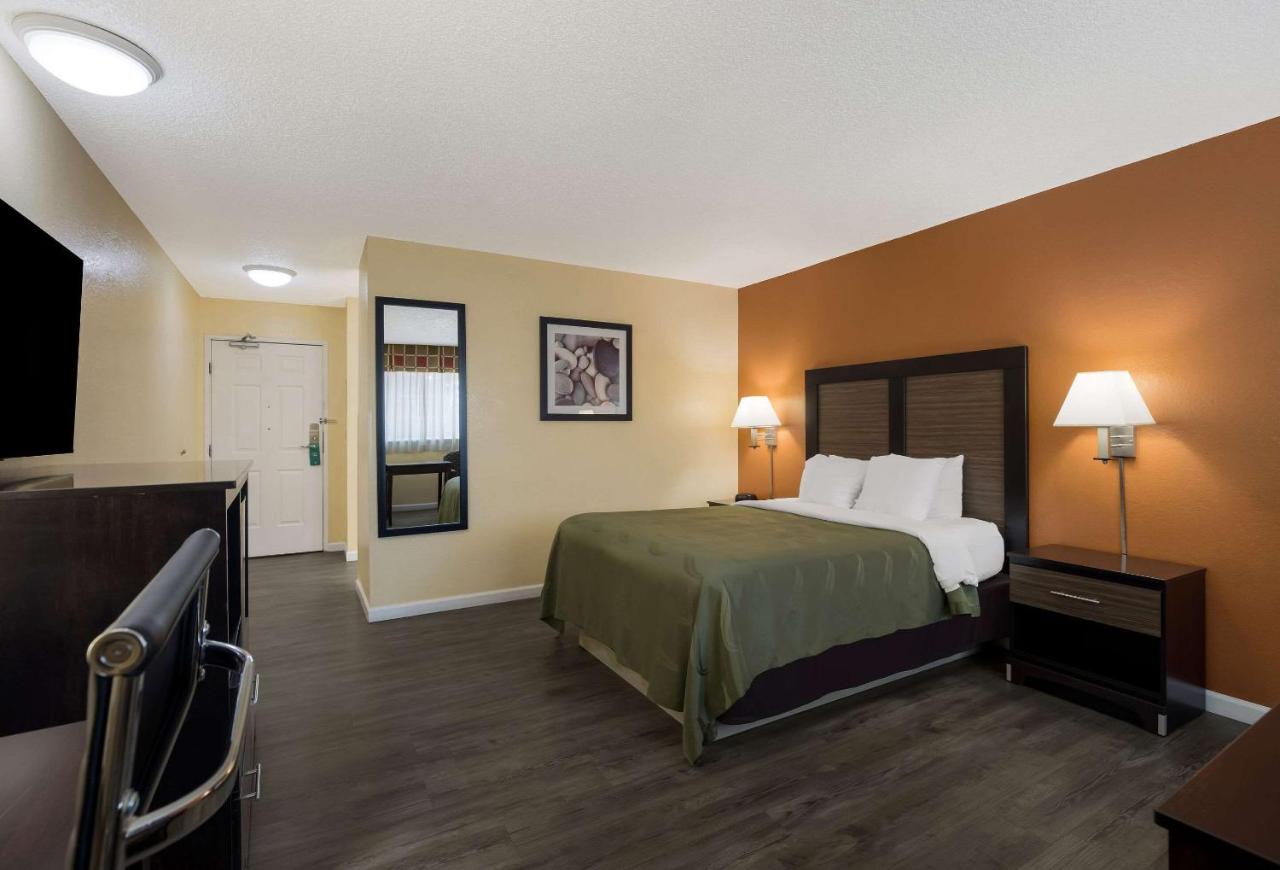 Queen Room - Accessible/Nonsmoking at Quality Inn & Suites Medford Airport