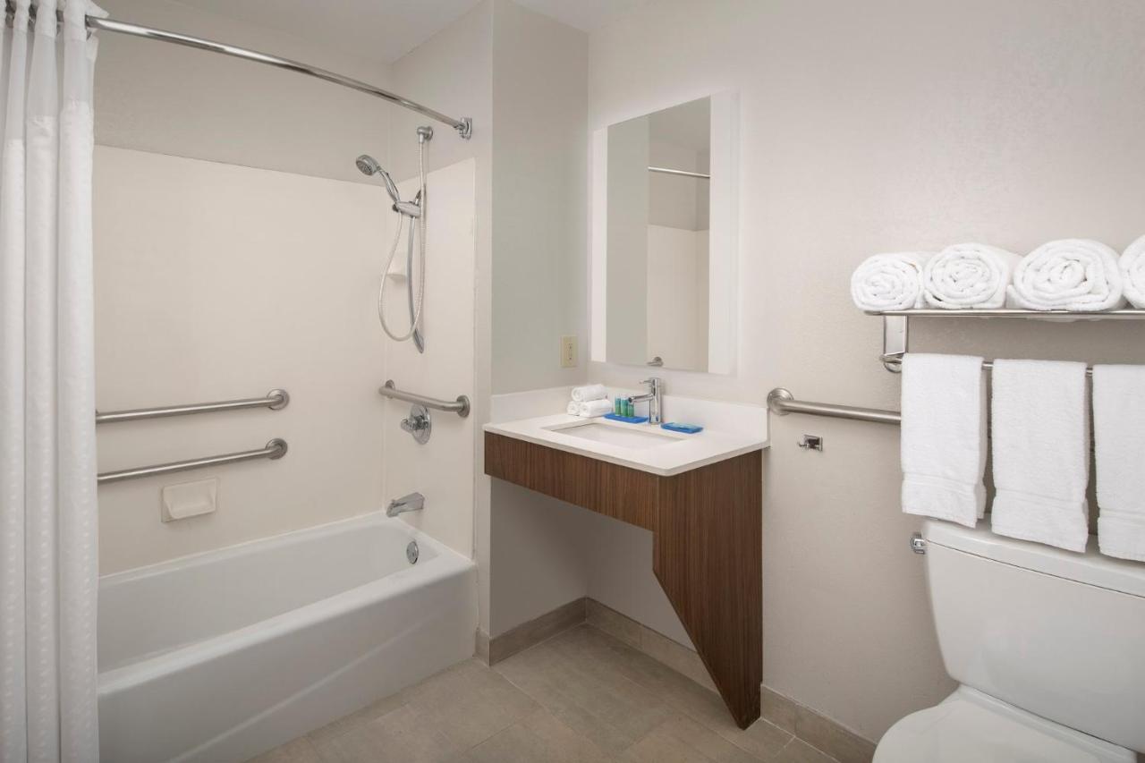 | Holiday Inn Express San Antonio North Riverwalk Area, an IHG Hotel