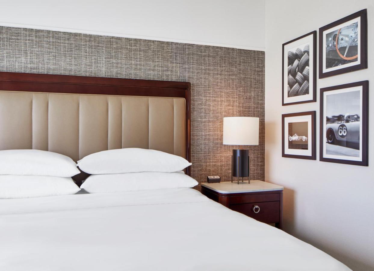 Guest Room, 1 King at Sheraton Indianapolis Hotel at Keystone Crossing