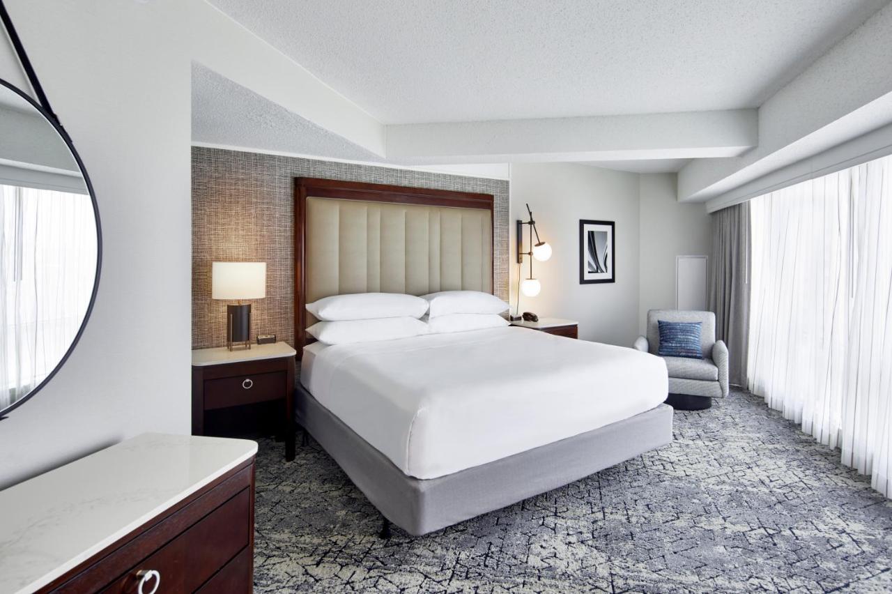 Junior Suite, 1 King, Sofa bed at Sheraton Indianapolis Hotel at Keystone Crossing