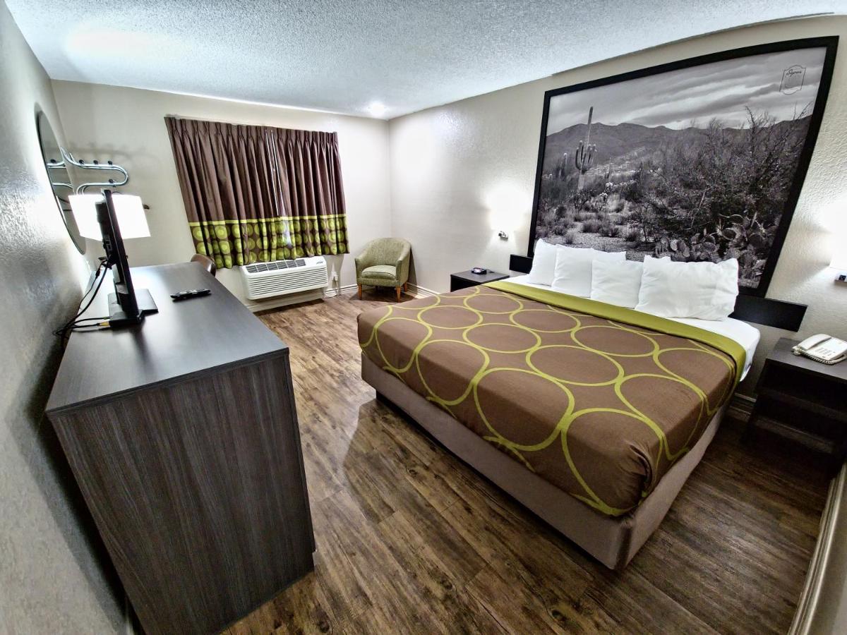 1 King Bed, Mobile Accessible Room, Bathtub w/Grab Bars, Non-Smoking at Super 8 by Wyndham Goodyear/Phoenix Area