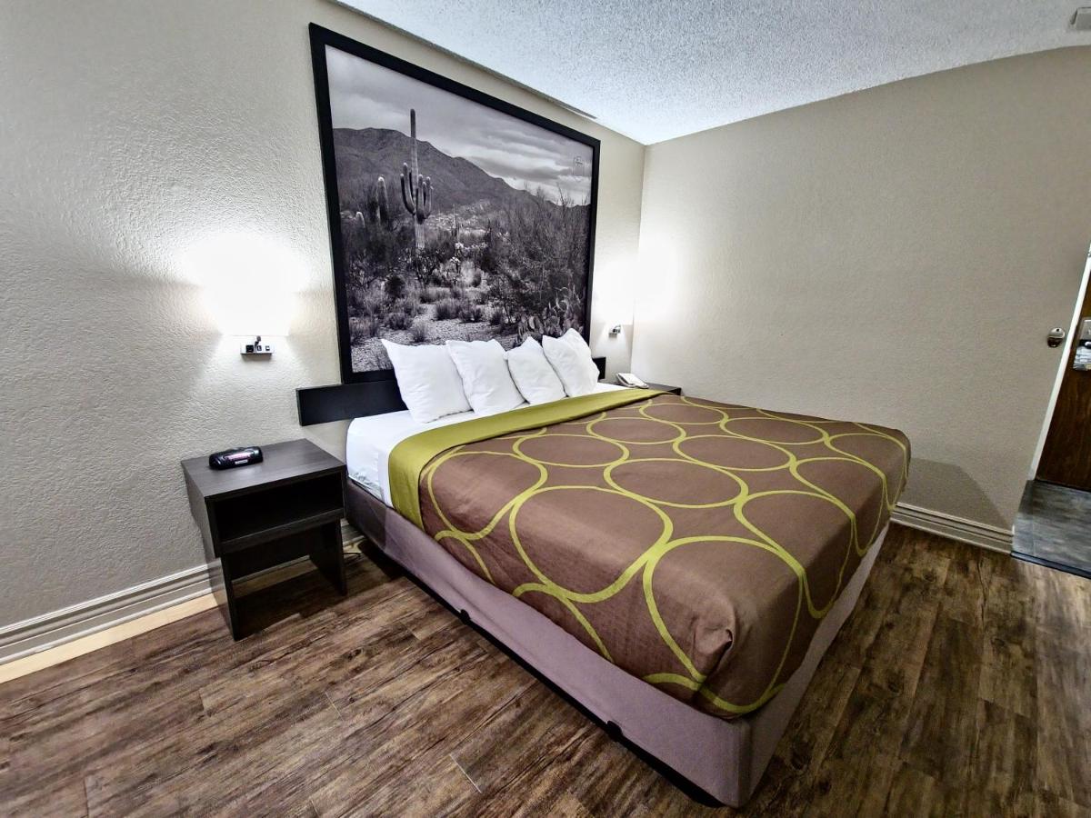 1 King Bed, Mobile Accessible Room, Bathtub w/Grab Bars, Non-Smoking at Super 8 by Wyndham Goodyear/Phoenix Area