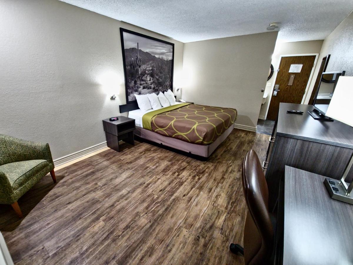 1 King Bed, Mobile Accessible Room, Bathtub w/Grab Bars, Non-Smoking at Super 8 by Wyndham Goodyear/Phoenix Area