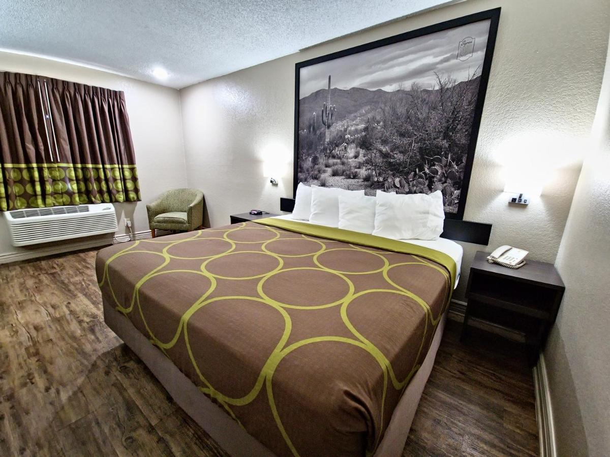 1 King Bed, Mobile Accessible Room, Bathtub w/Grab Bars, Non-Smoking at Super 8 by Wyndham Goodyear/Phoenix Area