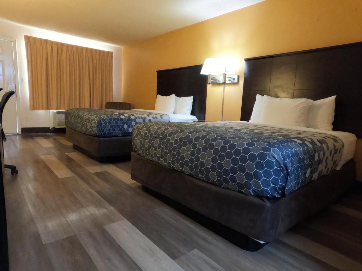 Queen Room with Two Queen Beds - Non-Smoking at Econo Lodge Inn & Suites San Antonio near Frost Bank Center