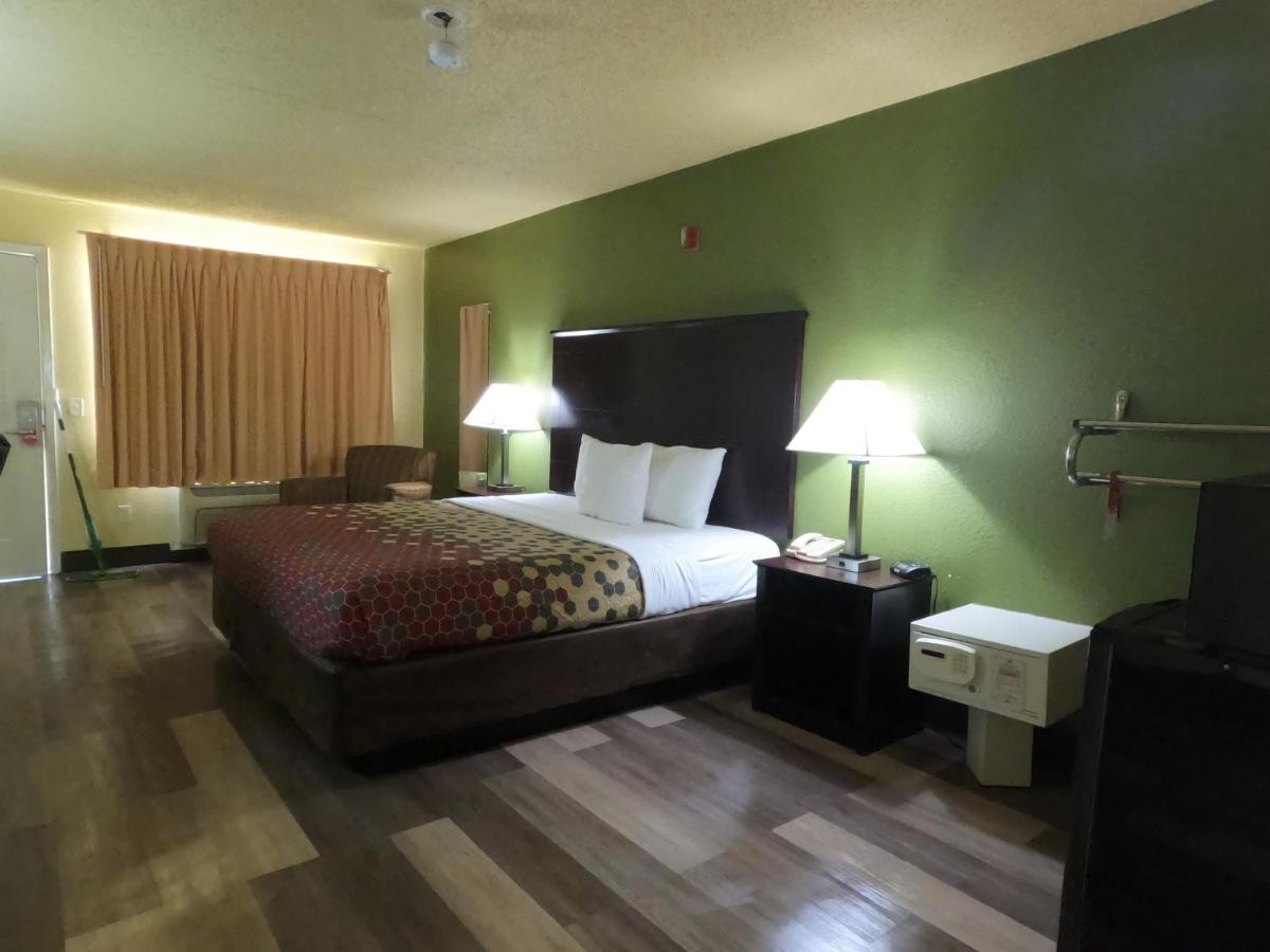King Room - Non-Smoking at Econo Lodge Inn & Suites San Antonio near Frost Bank Center
