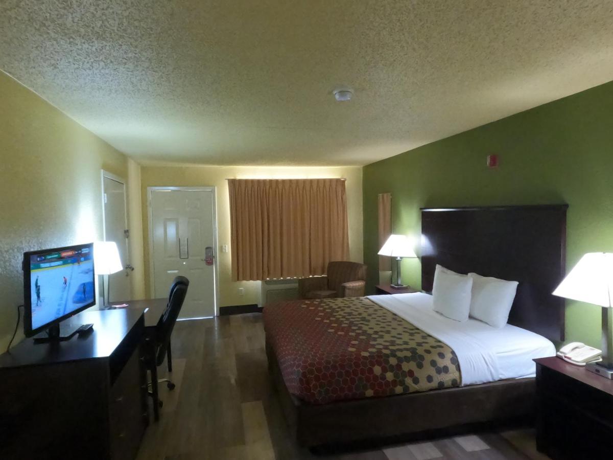 King Room - Non-Smoking at Econo Lodge Inn & Suites San Antonio near Frost Bank Center