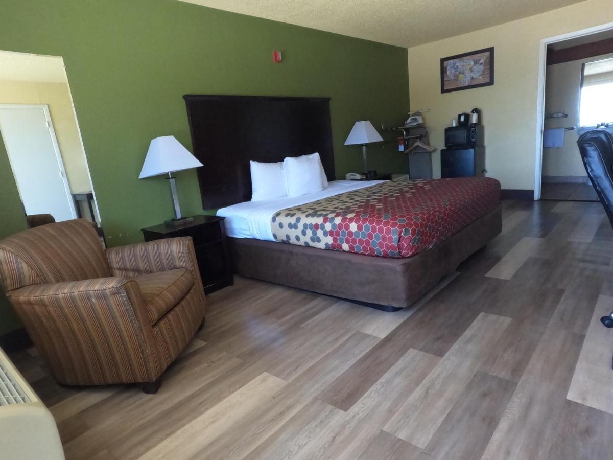 King Room - Non-Smoking at Econo Lodge Inn & Suites San Antonio near Frost Bank Center