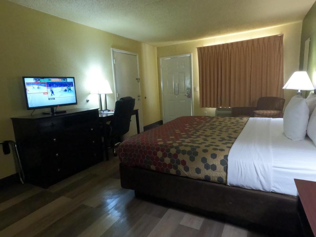 King Room - Non-Smoking at Econo Lodge Inn & Suites San Antonio near Frost Bank Center