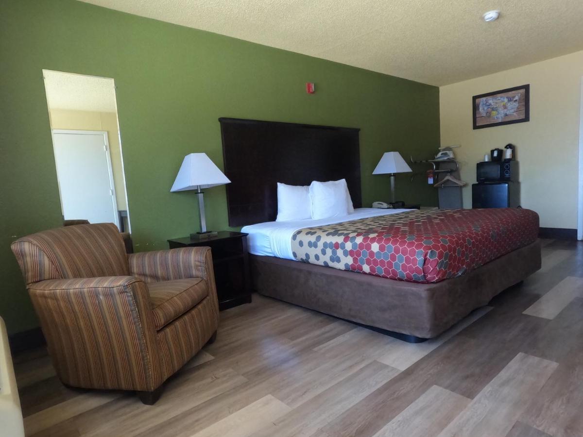 King Room - Non-Smoking at Econo Lodge Inn & Suites San Antonio near Frost Bank Center