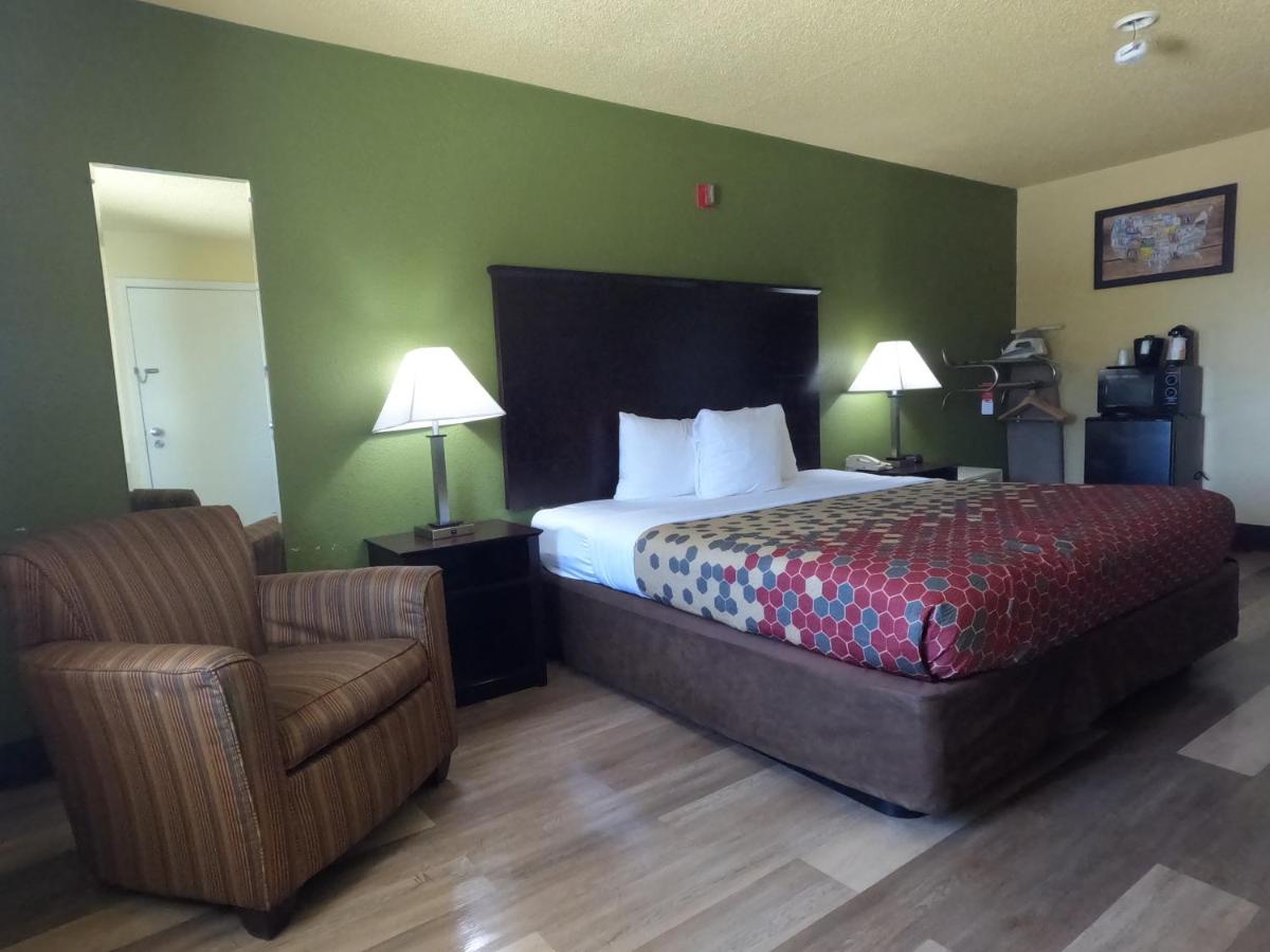 King Room - Non-Smoking at Econo Lodge Inn & Suites San Antonio near Frost Bank Center
