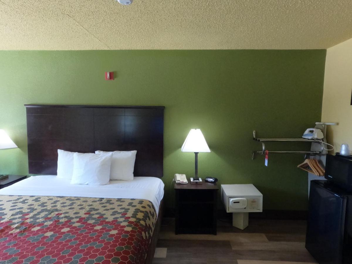 King Room - Non-Smoking at Econo Lodge Inn & Suites San Antonio near Frost Bank Center