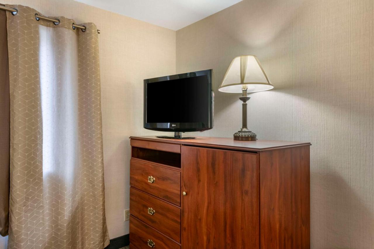 Large King Room - Non-Smoking at SureStay Plus Hotel by Best Western Buffalo
